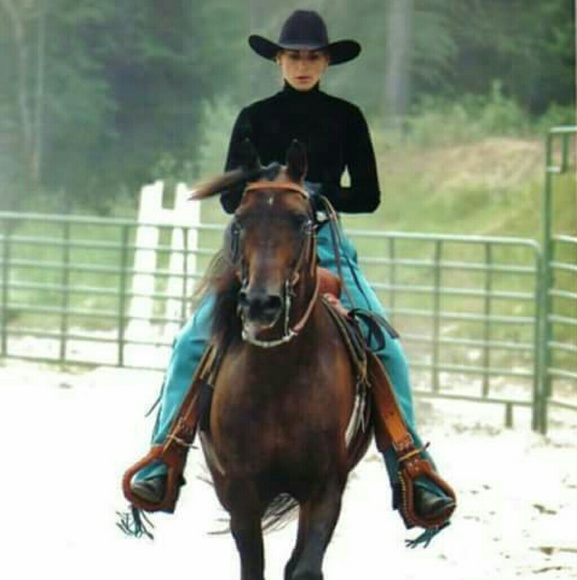 Meet your Posher, Heather - Picture 3 of 8